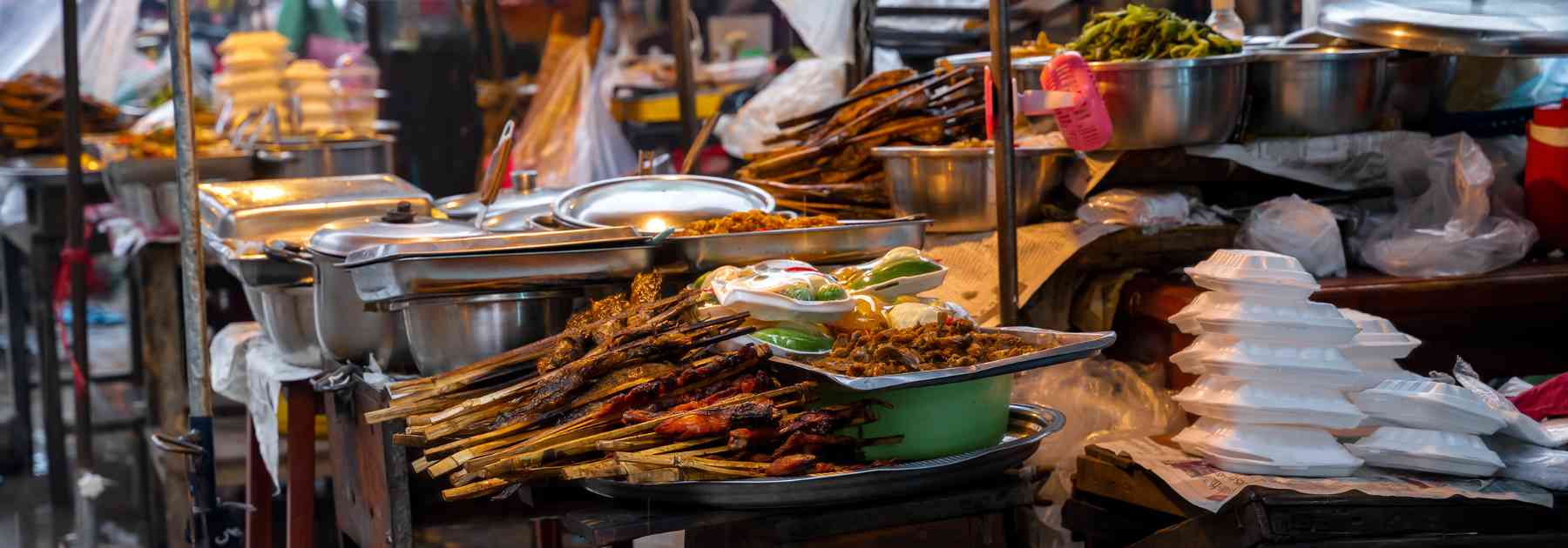 Be cautious of street food while travelling for hajj and umrah and get your vaccines